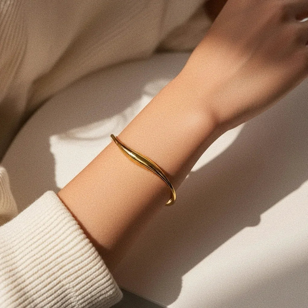 Selena Gold Bangle