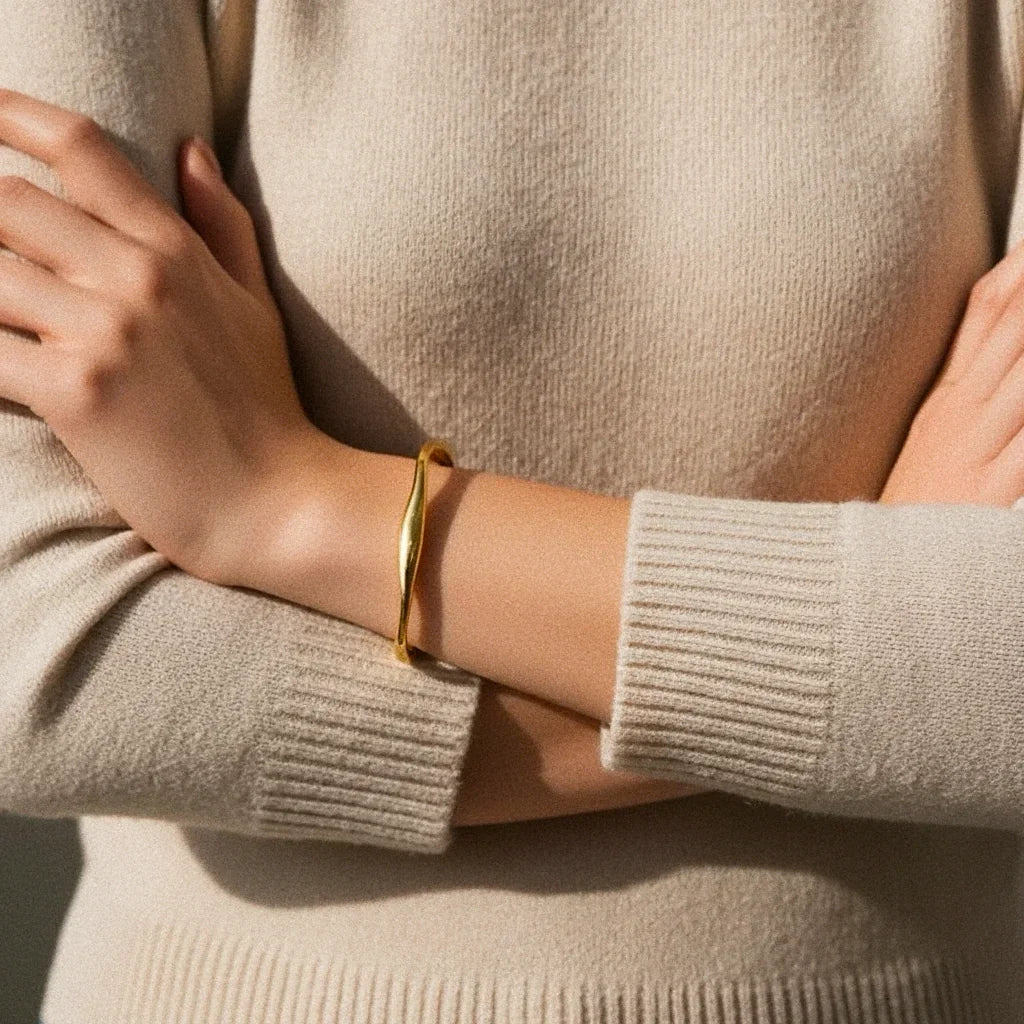 Selena Gold Bangle