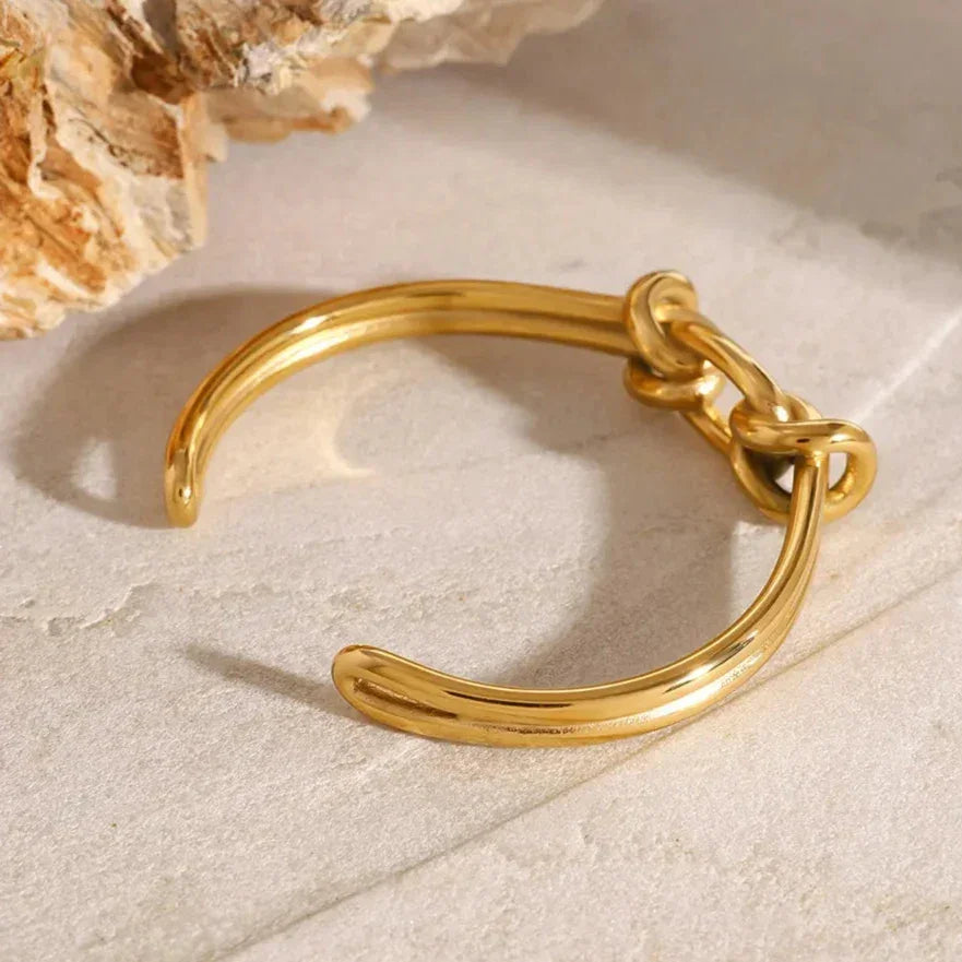 Lusy Gold Knot Bangle