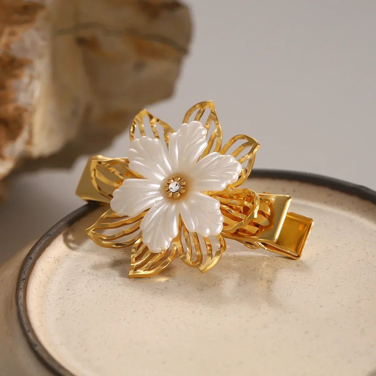 Daisy Pearl Hair Clip