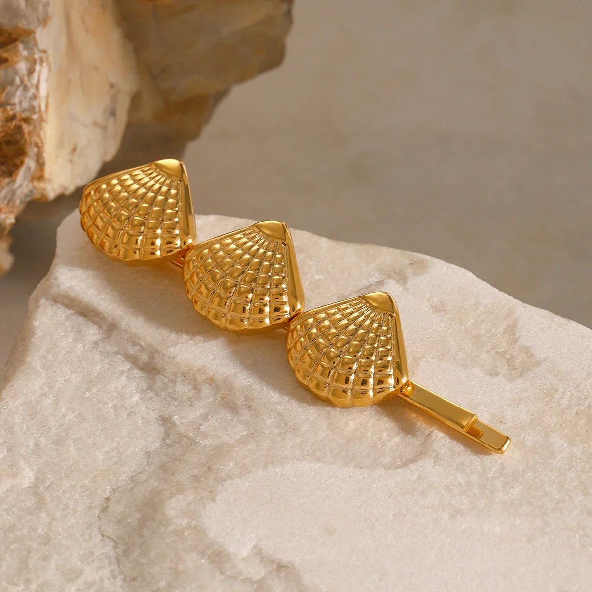 Poppy Seashells Gold French Pin
