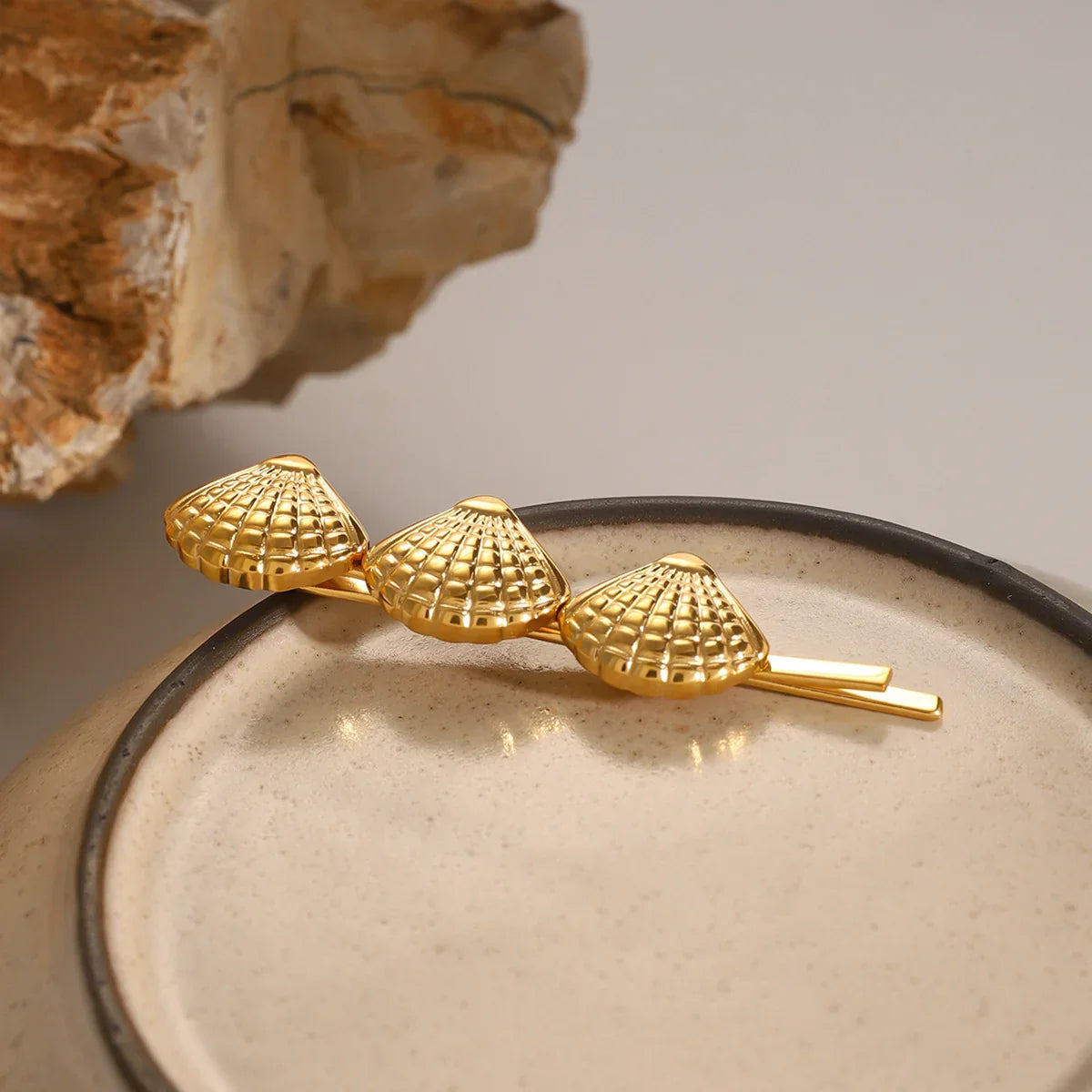 Poppy Seashells Gold French Pin