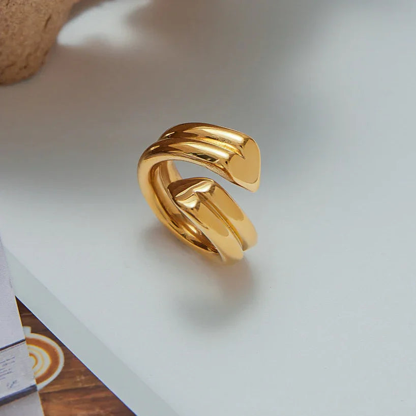 Napoli Heart Twist Gold Ring
