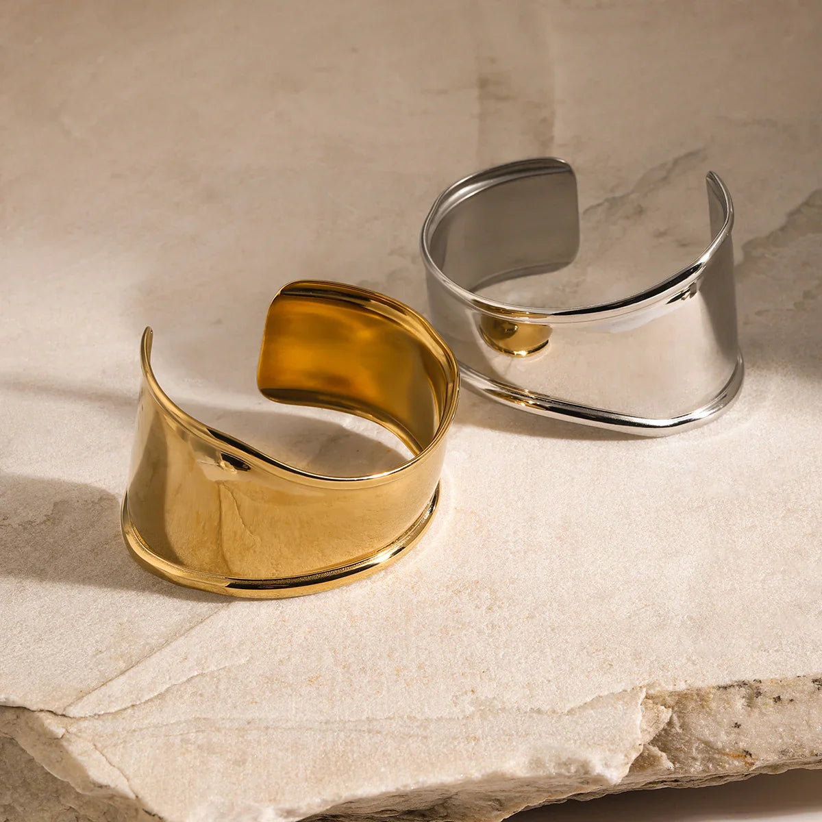 Daisy Gold Bangle