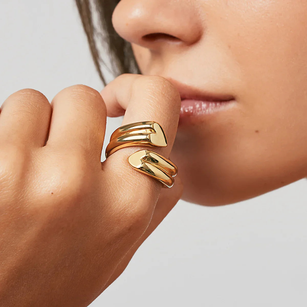 Napoli Heart Twist Gold Ring