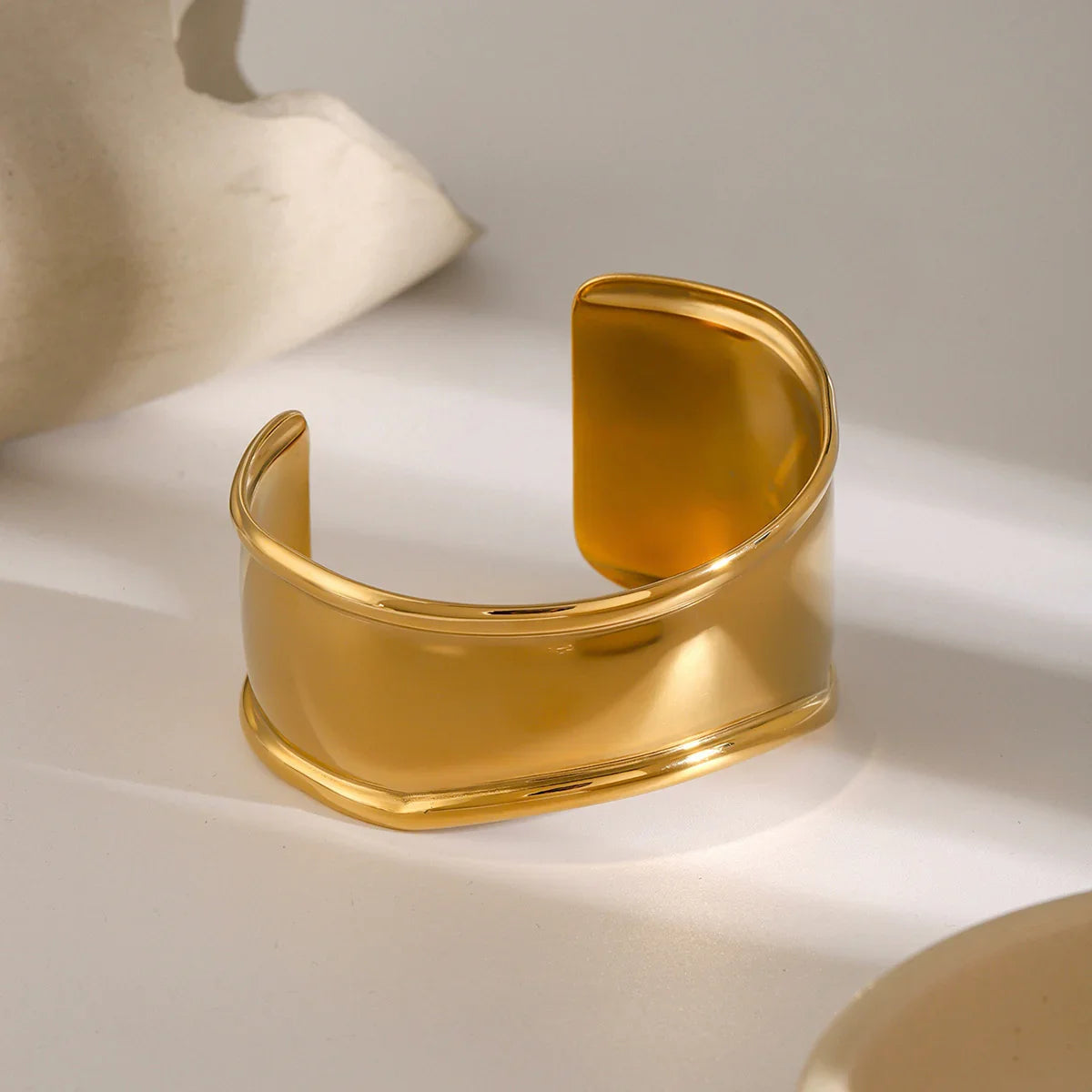 Daisy Gold Bangle
