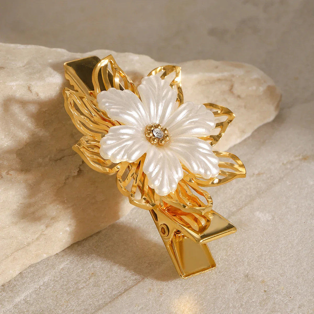 Daisy Pearl Hair Clip