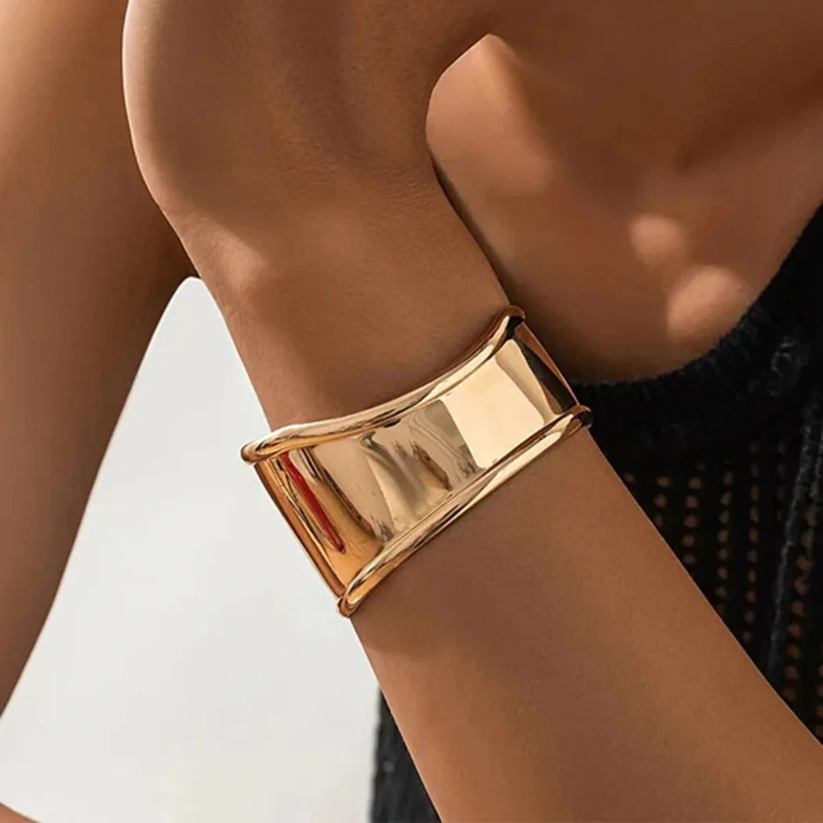 Daisy Gold Bangle