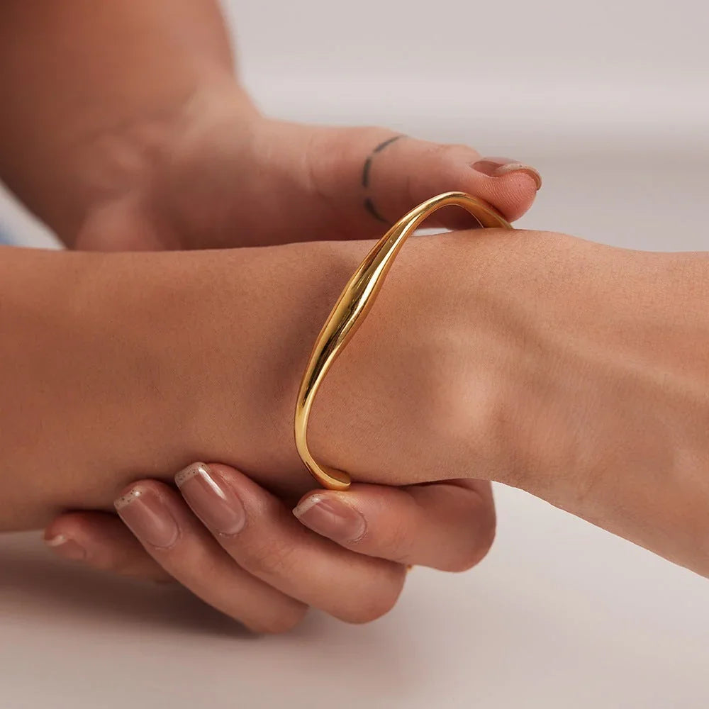 Selena Gold Bangle