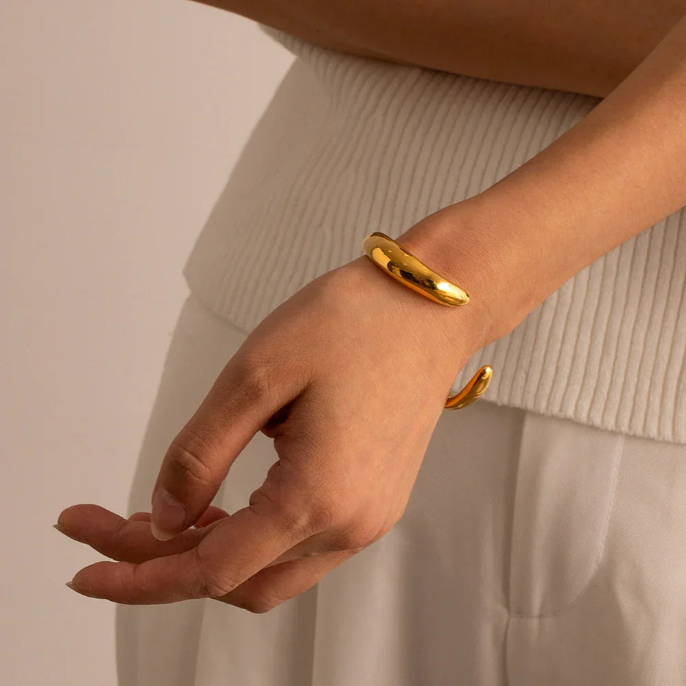 Sophia Contemporary Gold Bangle
