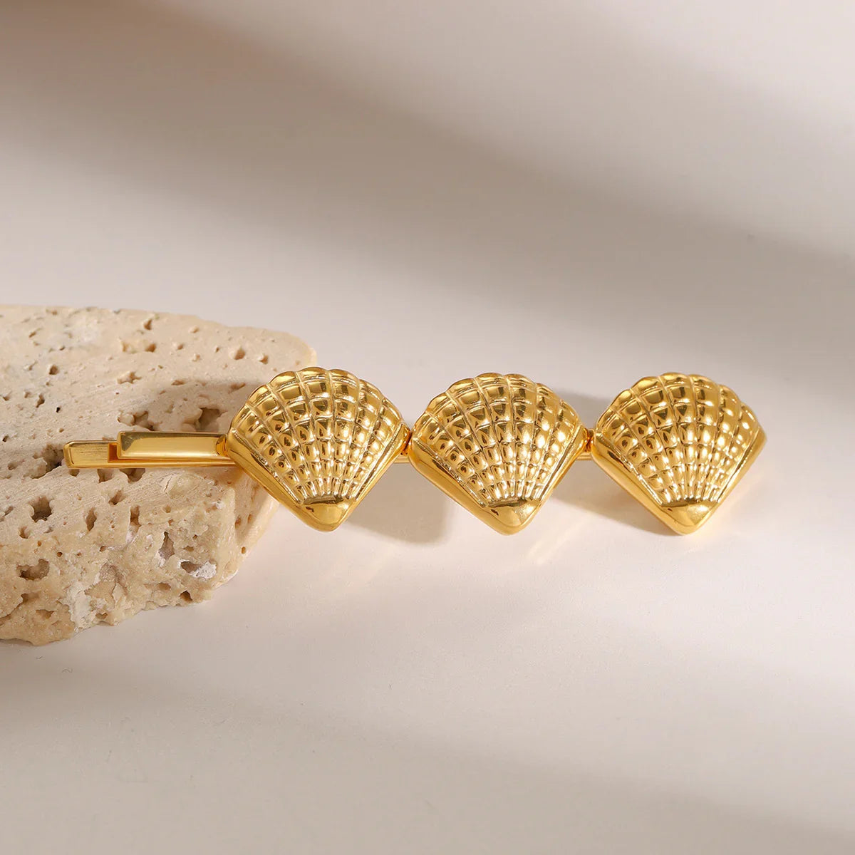 Poppy Seashells Gold French Pin