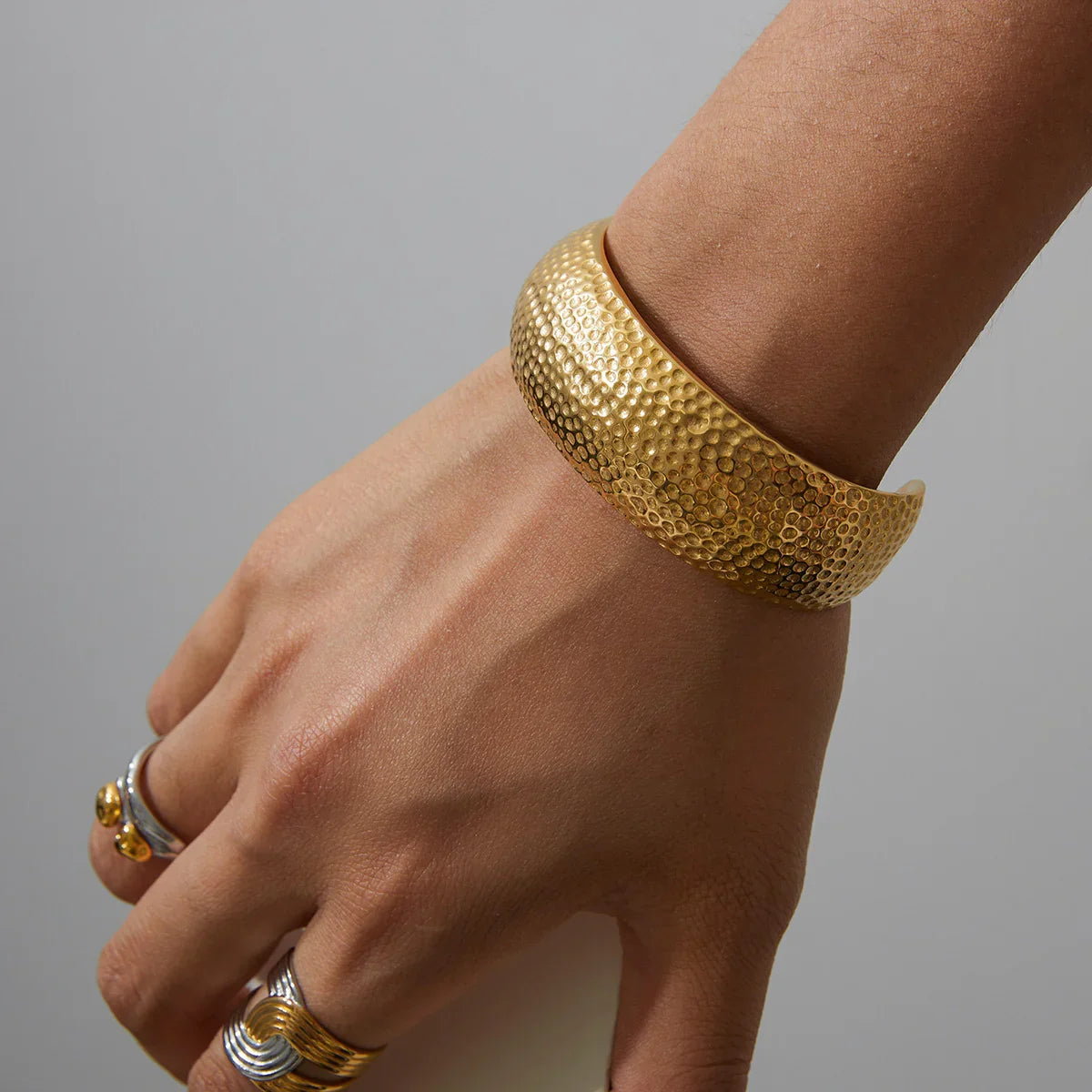 Eleanor Textured Gold Band