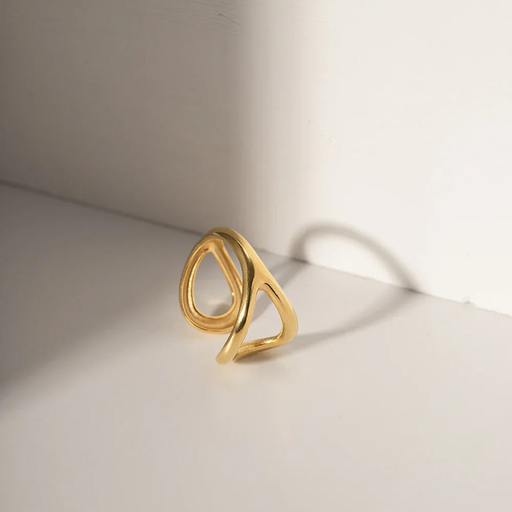 Helsinki Twisted Band Ring