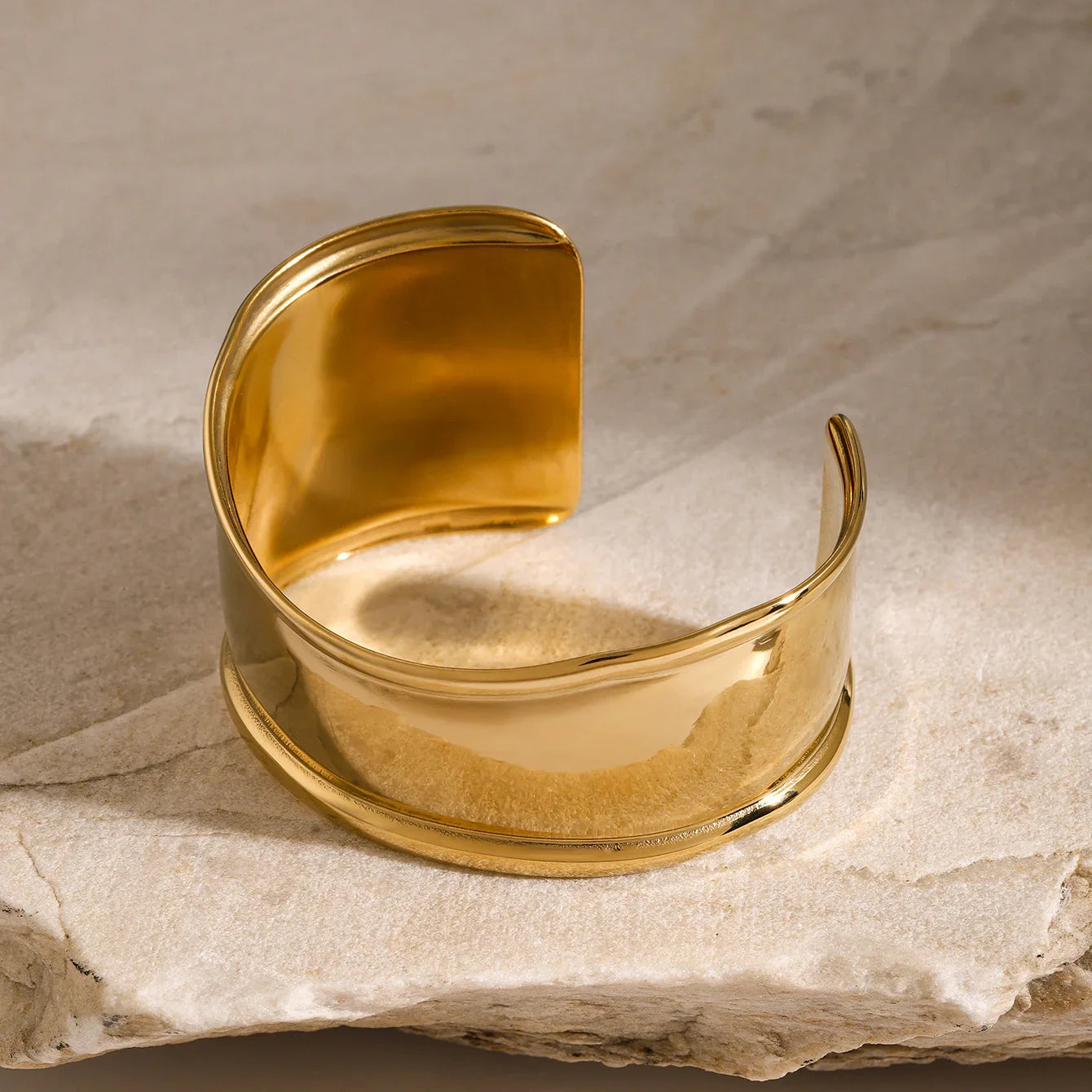 Daisy Gold Bangle