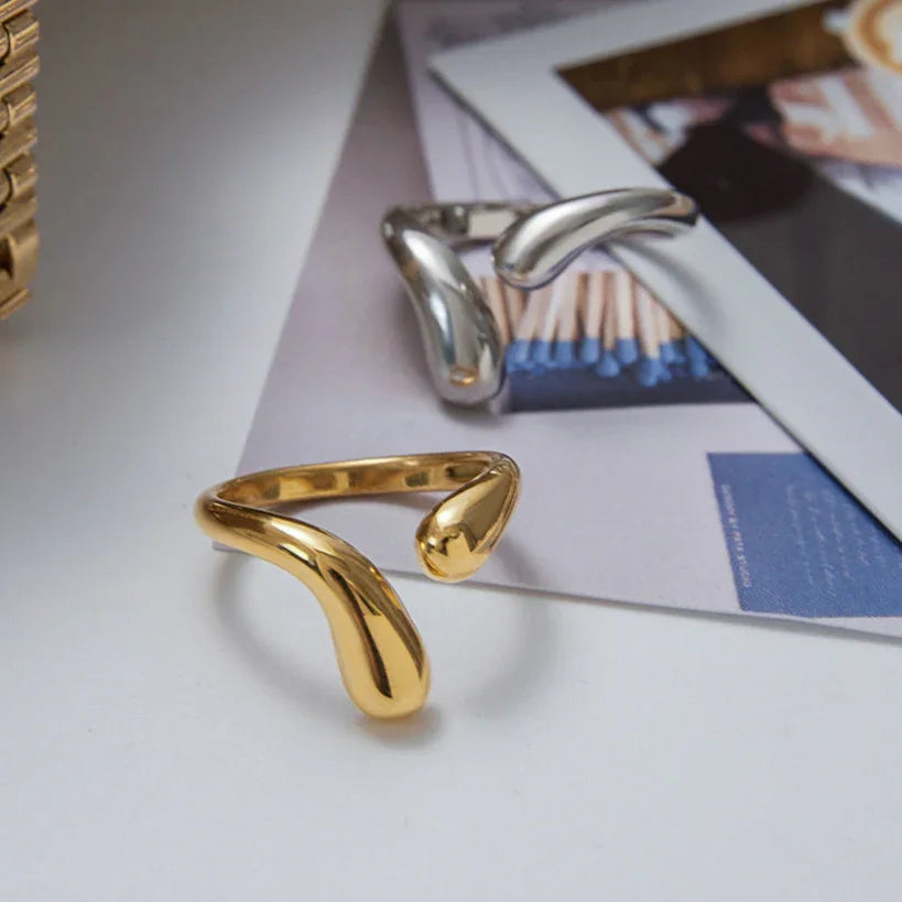 Dublin Twisted Band Ring