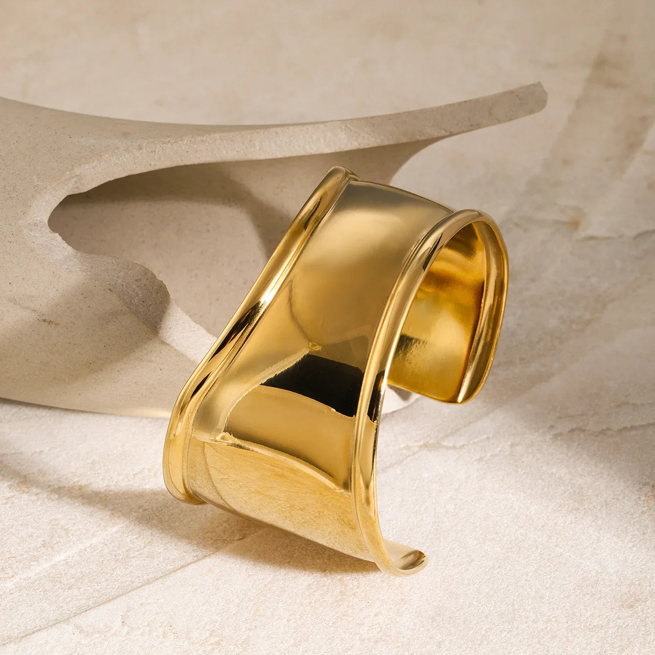 Daisy Gold Bangle