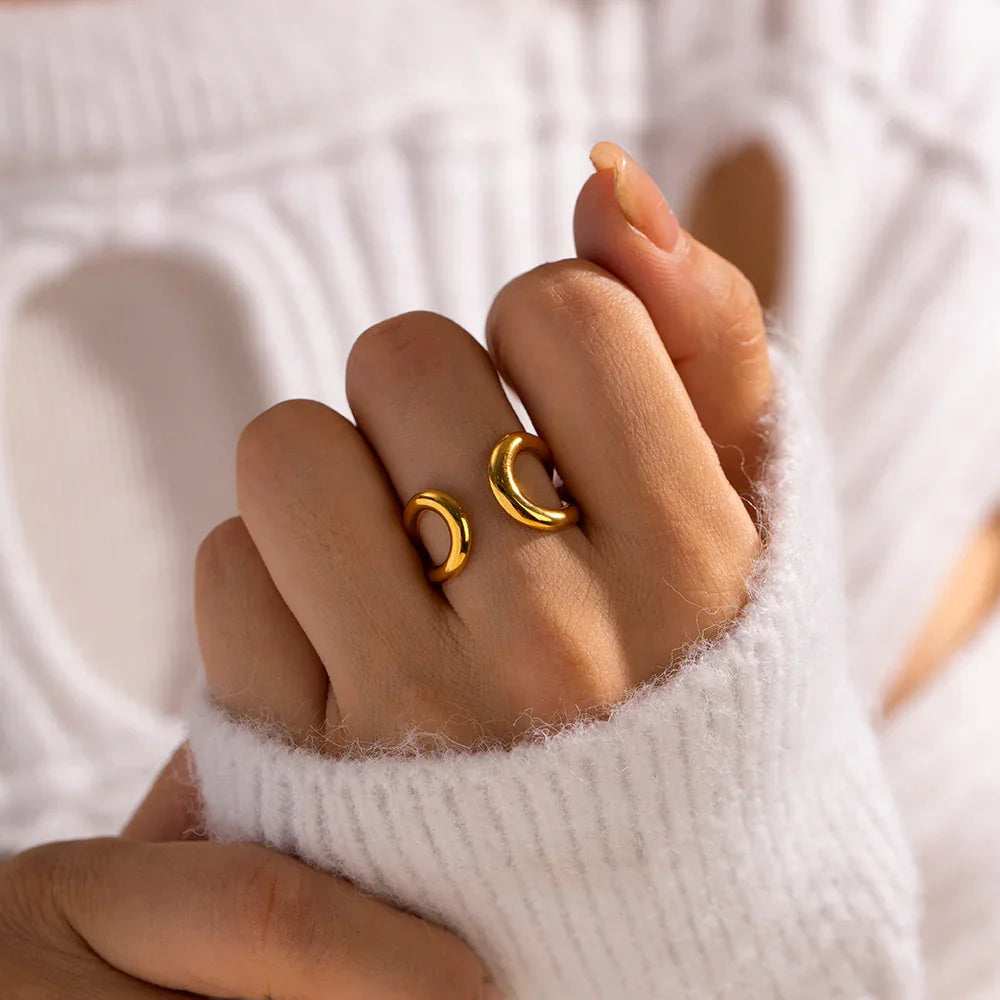 Helsinki Twisted Band Ring