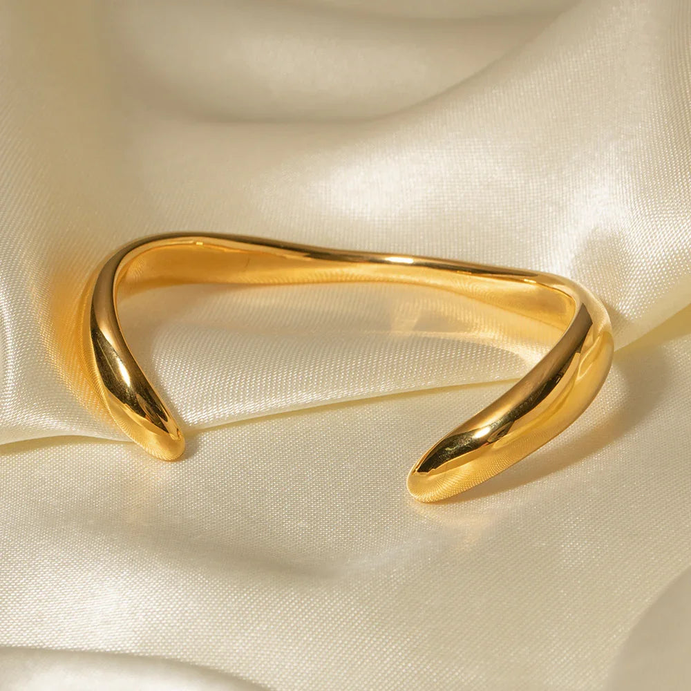 Sophia Contemporary Gold Bangle