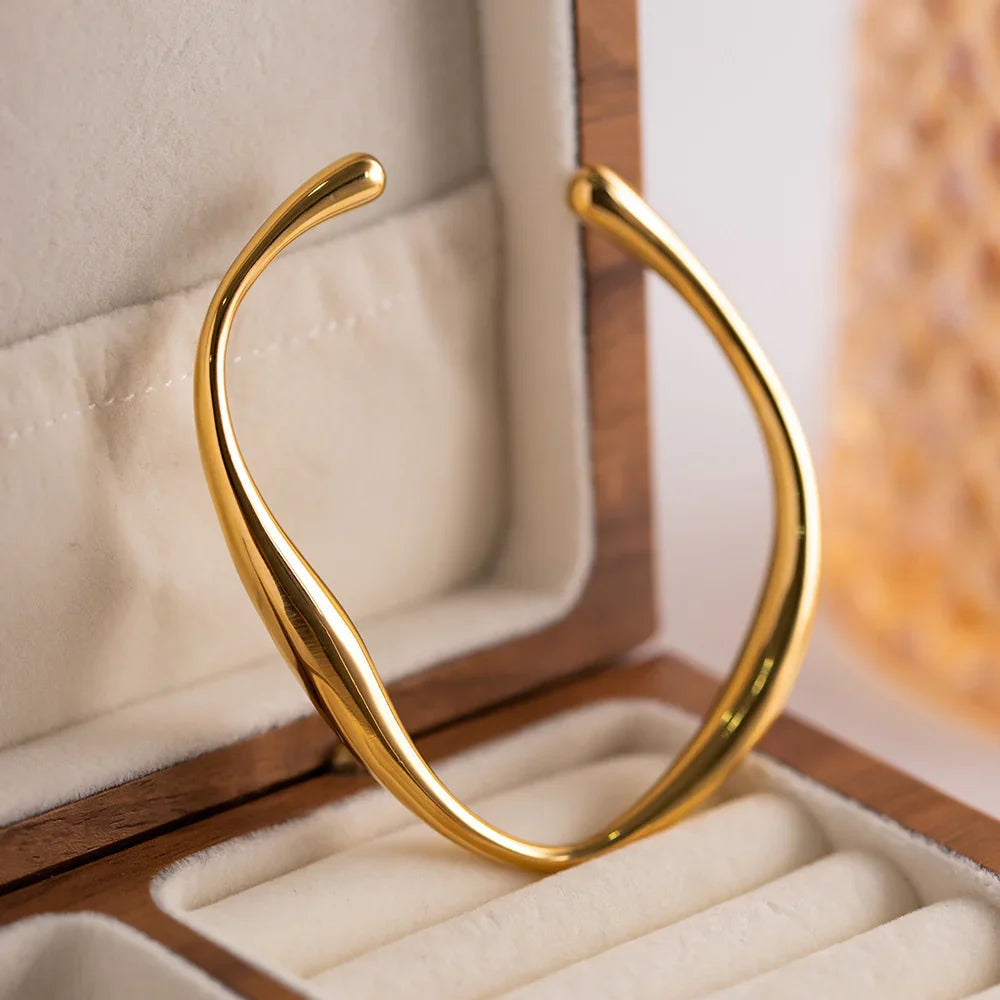 Selena Gold Bangle