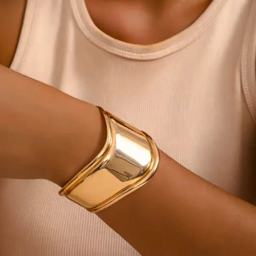 Caroline Smooth Gold Cuff